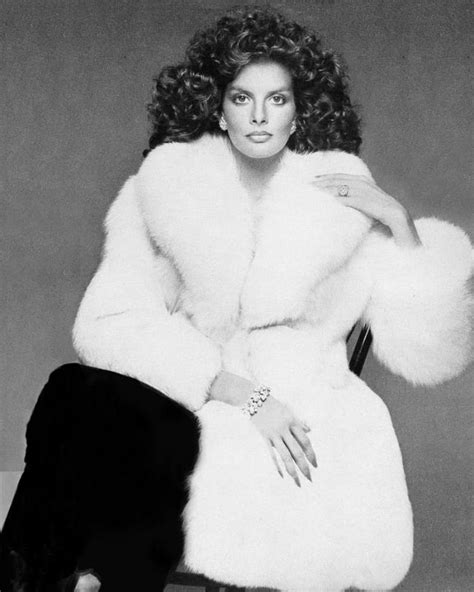 35 Black and White Photos of Rene Russo as a Model。